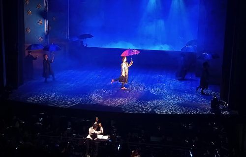 “O Encanto de Natal” leva magia e humor ao Teatro Amazonas