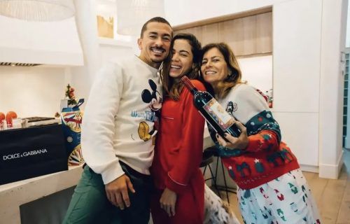 Anitta comemora Natal com a família nos Estados Unidos