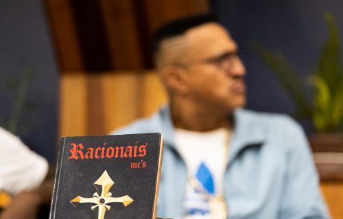 Após descobrir os Racionais, youtuber dos EUA faz sucesso com vídeos de 'react'