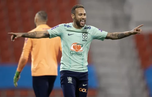 Neymar retorna para jogo das oitavas de final