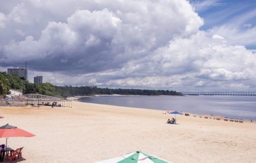 Praia da Ponta Negra recebe delimitação para banho