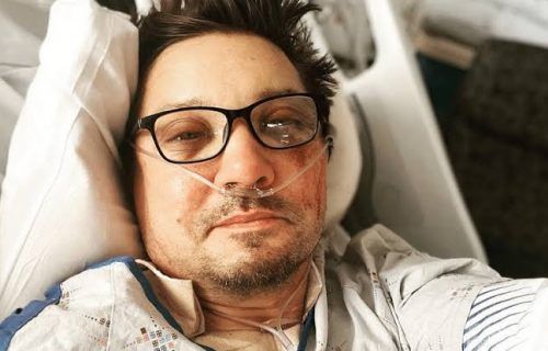 Jeremy Renner compartilha foto do hospital e agradece