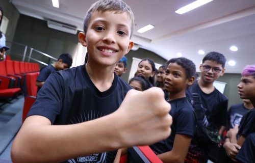 Alunos do projeto ‘Jovens Embaixadores’ visitam base da CORE