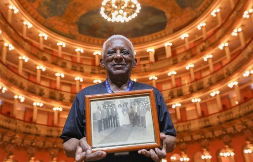 Servidor mais antigo do Teatro Amazonas completa 50 anos de trabalho