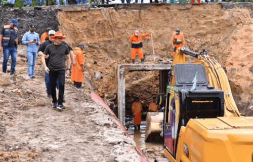 Base para asfaltar Djalma Batista começa a ser preparada