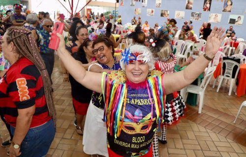 Bloco ‘Enverga Mas Não Quebra’ agita Ceci Aparecida