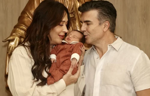 Claudia Raia e Jarbas de Mello deixam a maternidade com Luca nos braços