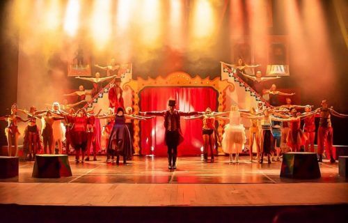 Das telas do cinema, o musical “O Rei do Show” ganha o palco do Teatro Amazonas