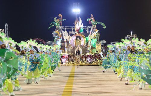 Segunda noite do desfile das escolas tem disputa acirrada no Carnaval