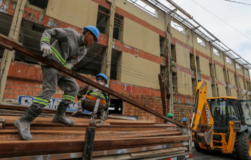 Com obras no centro histórico e Gigantes da Floresta, Prefeitura de Manaus movimenta mercado de trabalho