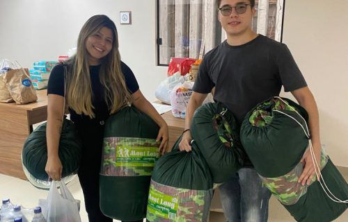Estudantes da Faculdade Santa Teresa fazem entrega das doações para as famílias afetadas pelas chuvas