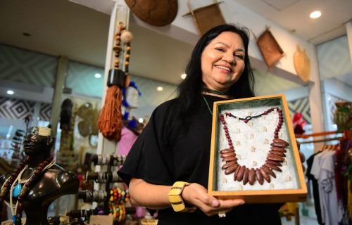 ‘O artesanato é um pequeno pedaço da experiência no Amazonas’, diz artesã