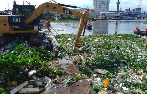 Orla da Aparecida recebe ação de limpeza da Prefeitura de Manaus