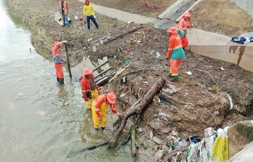 Prefeitura de Manaus intensifica limpeza em igarapés na cidade