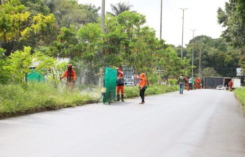 Avenidas de Manaus recebem serviço de limpeza da prefeitura