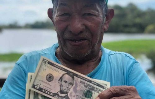 Em Parintins, dólar na mão da comunidade da Serra da Valéria movimenta a economia local
