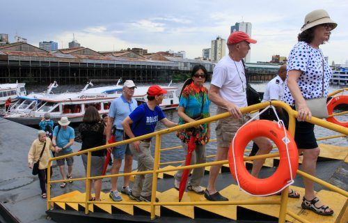 Mais de 13 mil turistas estrangeiros passaram por Manaus a bordo de luxuosos navios cruzeiros
