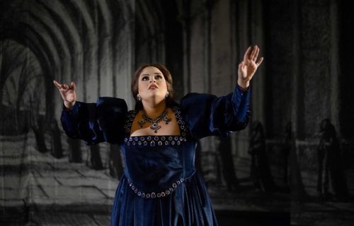 Ópera 'Anna Bolena’ estreia no Teatro Amazonas
