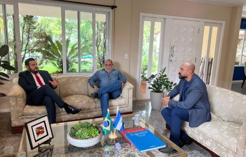 Prefeitura de Manaus e embaixada de El Salvador firmam ampliação na relação entre as cidades-irmãs