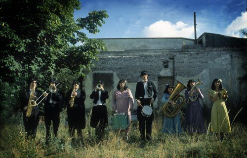 'Trupe Ave Lola e Grupo Batida' estreiam programação internacional em Manaus