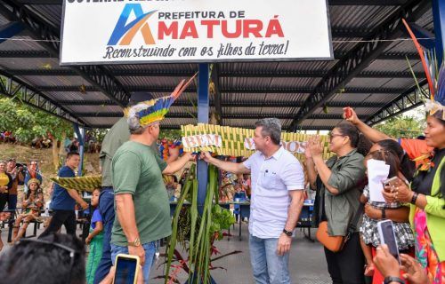 Governo do Amazonas entrega terminal flutuante a comunidade indígena de Amaturá