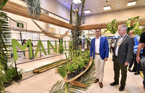 Prefeito apresenta plano para retirada de flutuantes irregulares do rio Tarumã-Açú