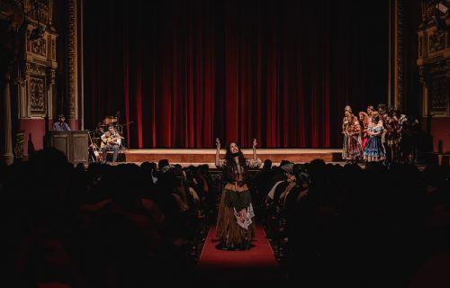 ‘Cabaré Chinelo’ esgota ingressos em festival internacional de teatro em São Paulo