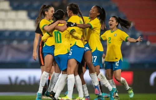 Prefeitura altera expediente durante jogos da Seleção