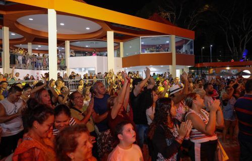 Tardezinha na Casa de Praia Zezinho Corrêa recebe banda de pagode manauara