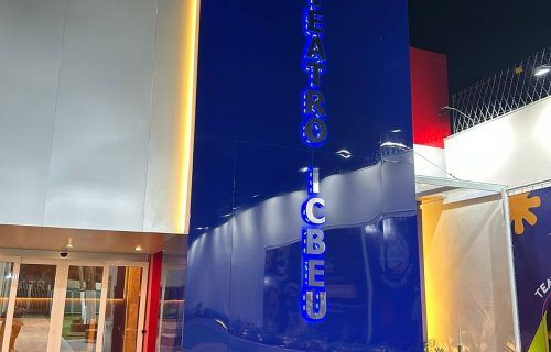 ICBEU inaugura teatro moderno e com acessibilidade