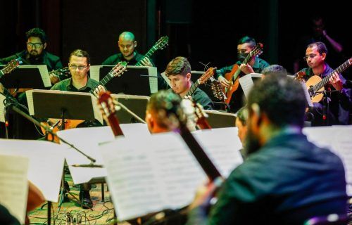 Orquestra de Violões do Amazonas faz homenagem ao rei Roberto Carlos com o espetáculo 'Emoções'