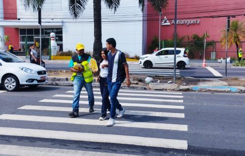 Prefeitura de Manaus realiza ação para maior respeito à faixa de pedestre