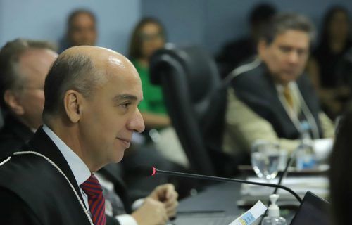 TCE-AM prorroga validade de concurso público por mais dois anos