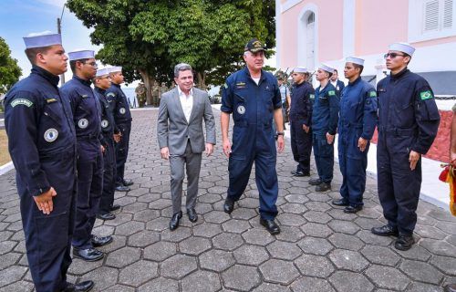 Governo do Amazonas e Marinha debatem ações integradas para enfrentar a seca dos rios