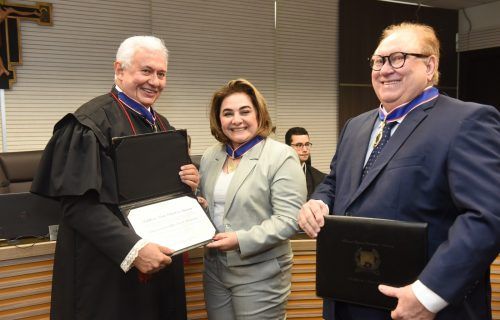 Mantenedores do Grupo Fametro recebem Medalha do Mérito Eleitoral do TRE-AM