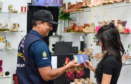 Procon-AM realiza ação educativa nos 33 anos do Código de Proteção e Defesa do Consumidor