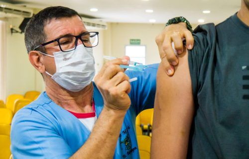 Vacinação contra Covid-19 é ofertada em 74 pontos