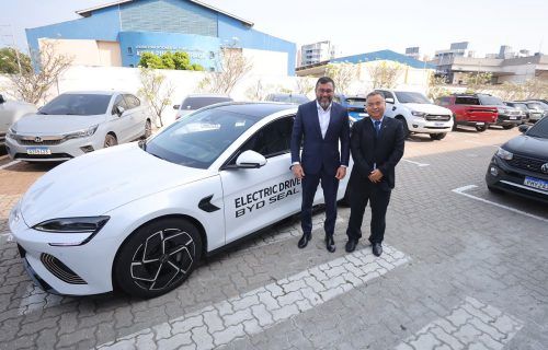 Wilson Lima reúne com representantes de empresa de veículos elétricos