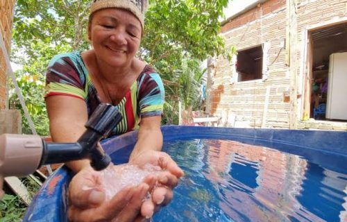 Prefeitura e Águas de Manaus abastecem 4 mil moradores da zona Norte