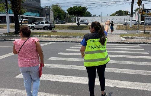 Prefeitura realiza ação educativa para travessia segura de estudantes em vias de Manaus