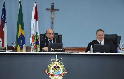 Érico Desterro realiza última sessão na presidência do TCE-AM