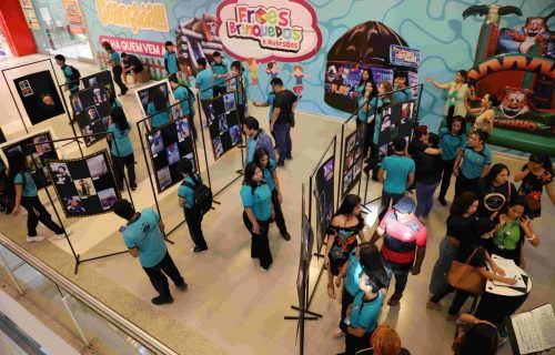 Estudantes promovem exposição fotográfica em shopping de Manaus