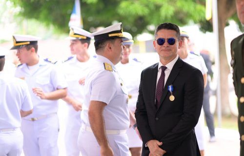 Prefeito recebe medalha ‘Amigo da Marinha’