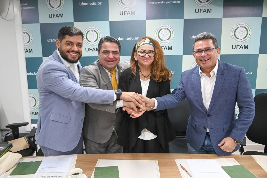 tadeu-de-souza-sylvio-pugaterezinha-fraxe-e-andre-zogahi-reunao-ufam-04_foto-ricardo-machado-sgvg