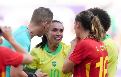 marta-chora-apos-ser-expulsa-contra-a-espanha-nas-olimpiadas-de-paris-2024-1722441584912_v2_750x421-jpg