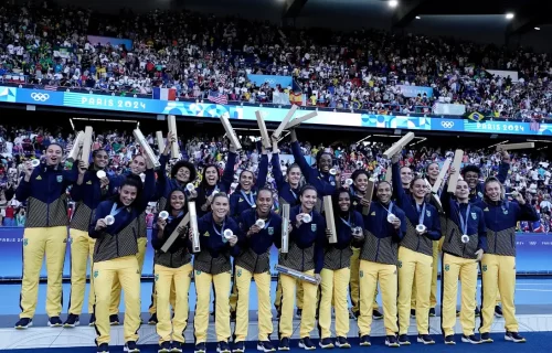 selecao_feminina_com_bronze_futebol_paris