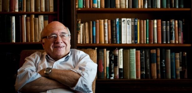 luis-fernando-verissimo-em-sua-casa-no-bairro-de-petropolis-em-porto-alegra-31111-1341329258701_615x300