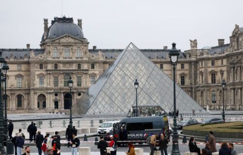 2025-10-19t101346z-1352232623-rc2yehad9nom-rtrmadp-3-france-crime-louvre