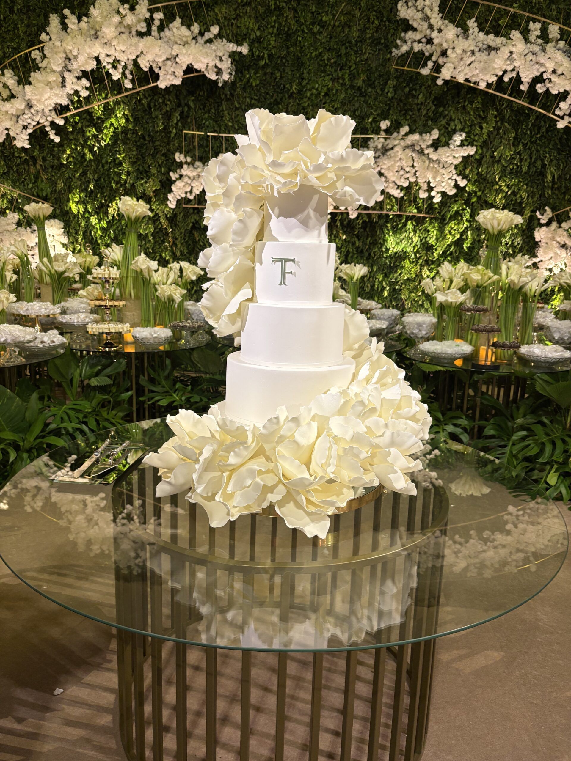 foto-3-yara-3-bolo-da-noiva-recorte