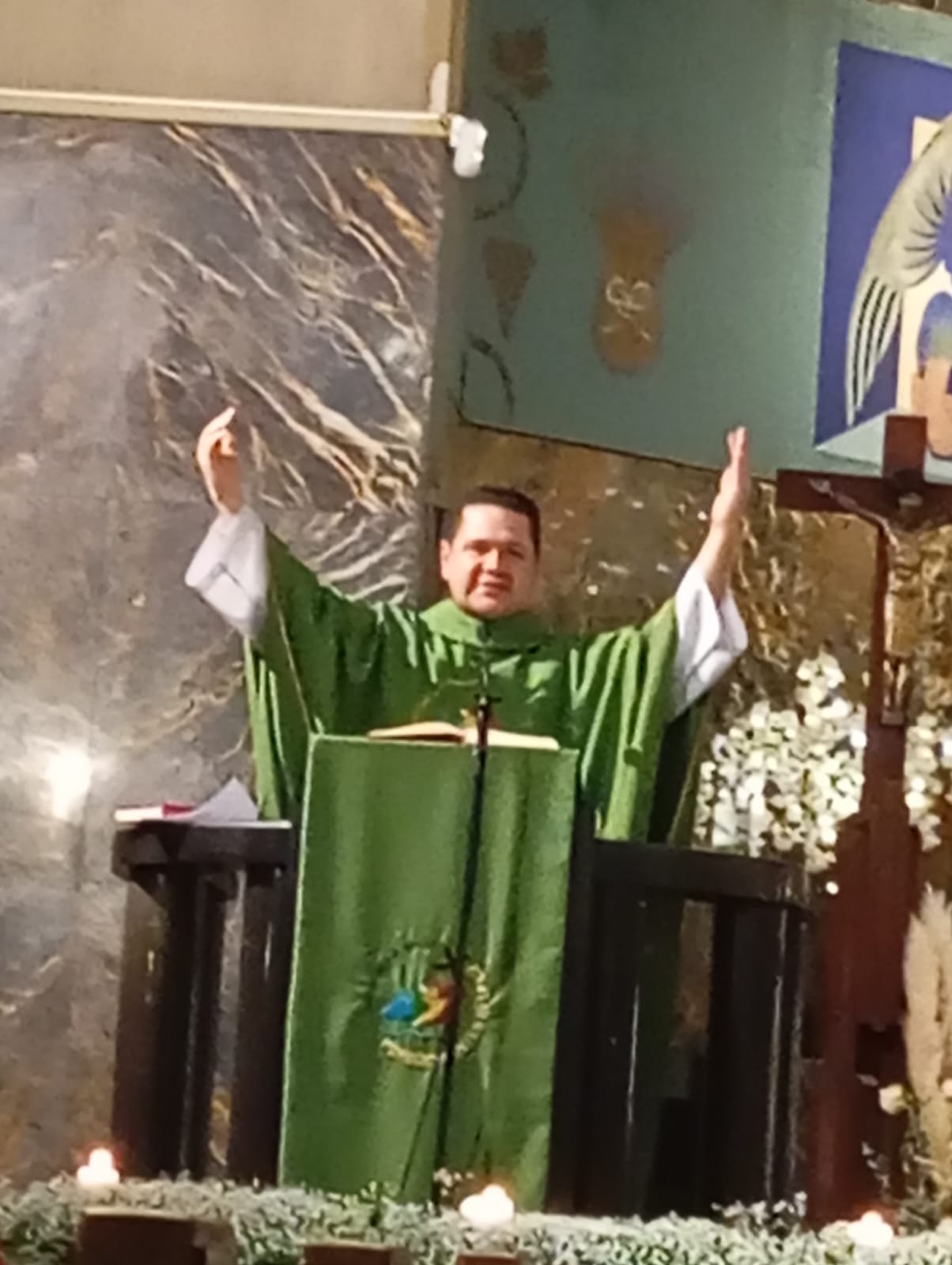 foto-1-italia-padre-amarildo-luciano-guia-espiritual-do-grupo-recortar-e-dar-destaque